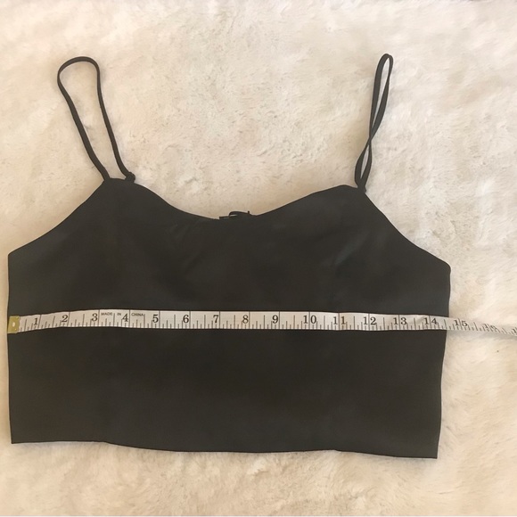 House of Harlow 1960 Delicate Black Crop Top size Medium NWT - Picture 2 of 3